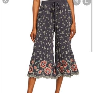 Johnny Was Azria Pant NWT size Small white